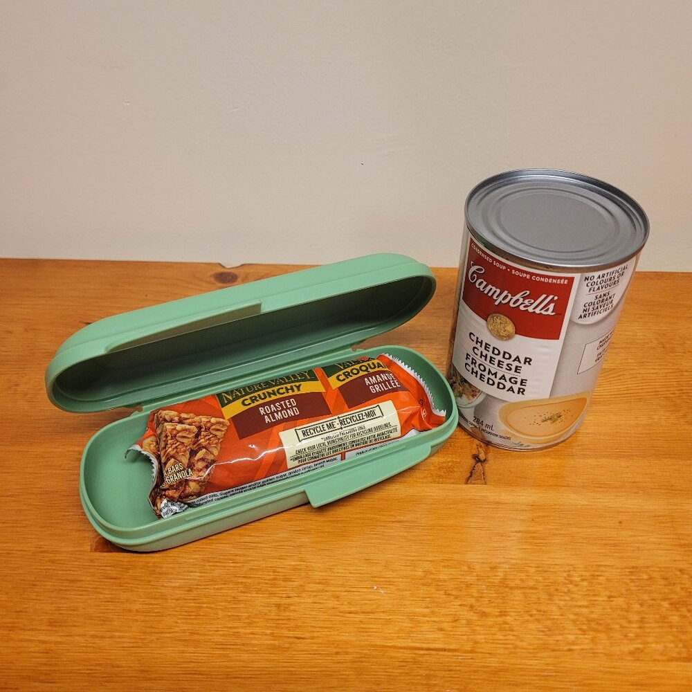 Tupperware Snack Bar Keeper - Green